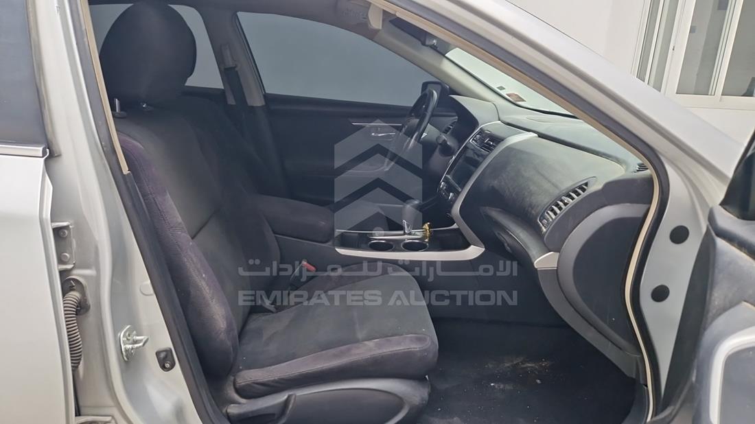 نيسان التيما 2013 — زاوية الراكب الأمامي للمقعد — صورة 24