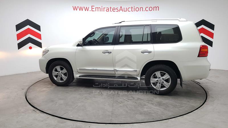 JTMHU09J5F4120610 Auction: EmiratesAuction Lot: 409010 JTMHU09J5F4120610 Toyota Land Cruiser 2015 WHITE Photo 60