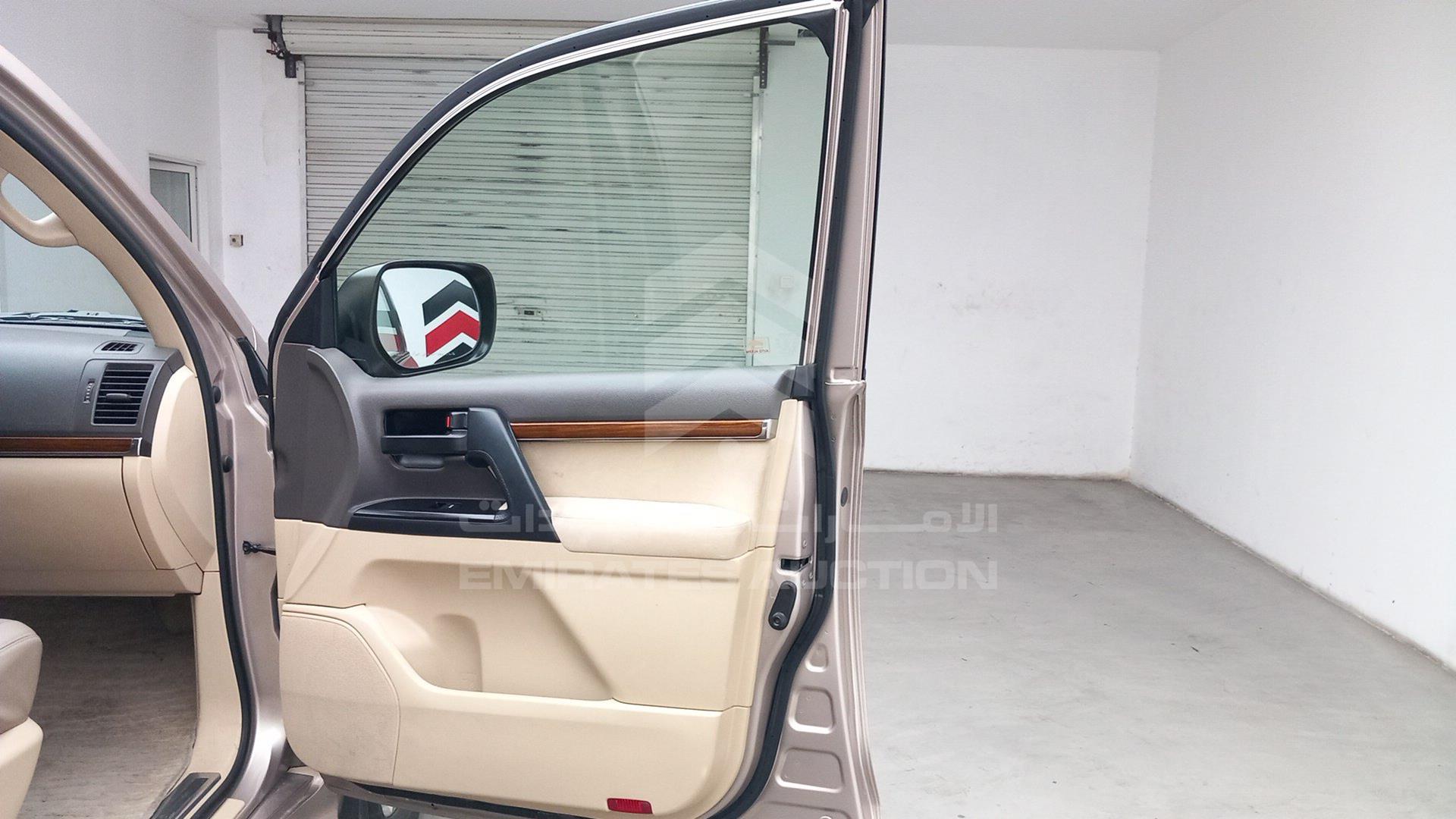 2016 TOYOTA LAND CRUISER VIN: JTMHU01JXG4126352