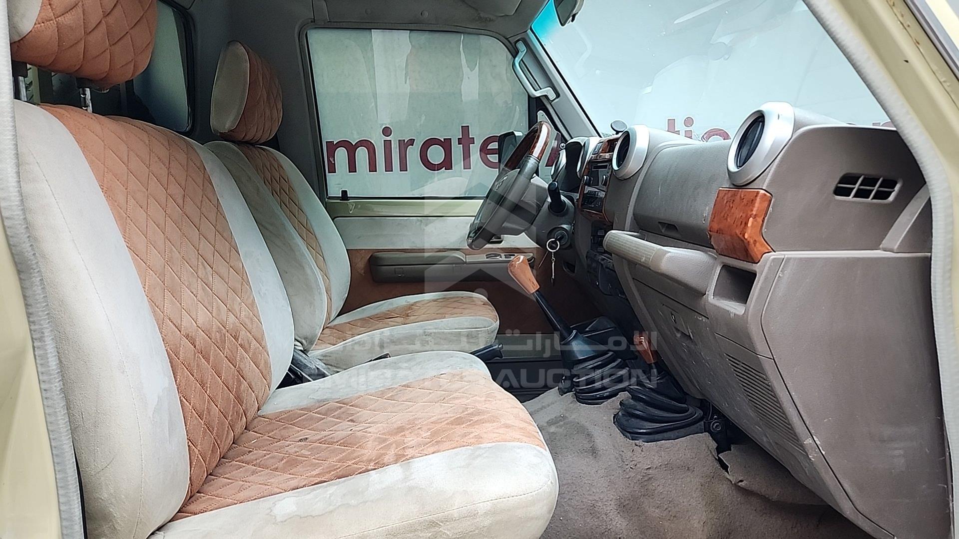 2013 TOYOTA LAND CRUISER VIN: JTFLU73J1D4546021
