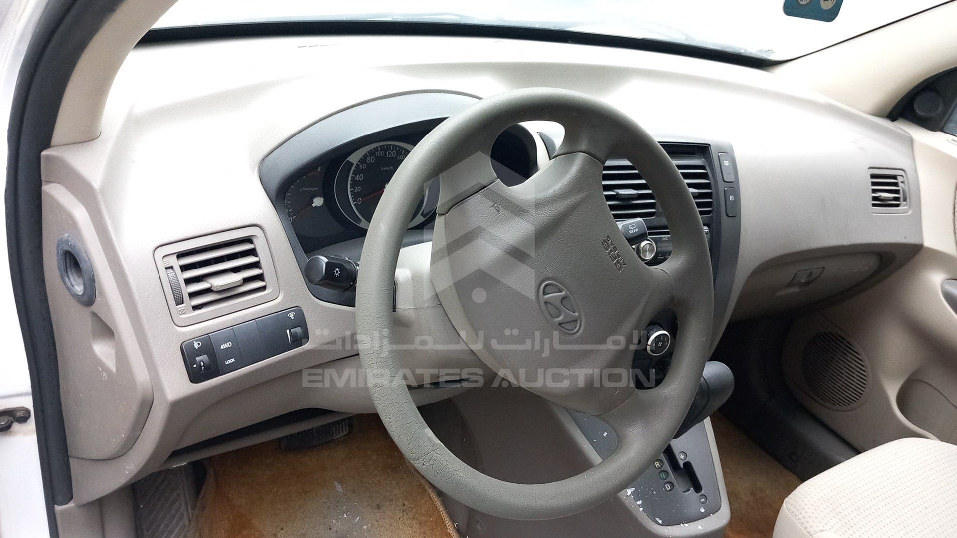 2009 HYUNDAI TUCSON VIN: KMHJM81D19U995429