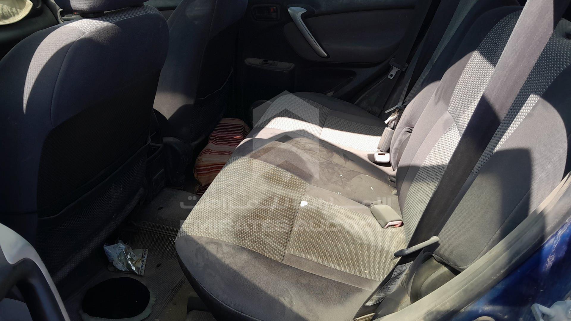 2004 TOYOTA RAV-4 VIN: JTEGD20V740024176