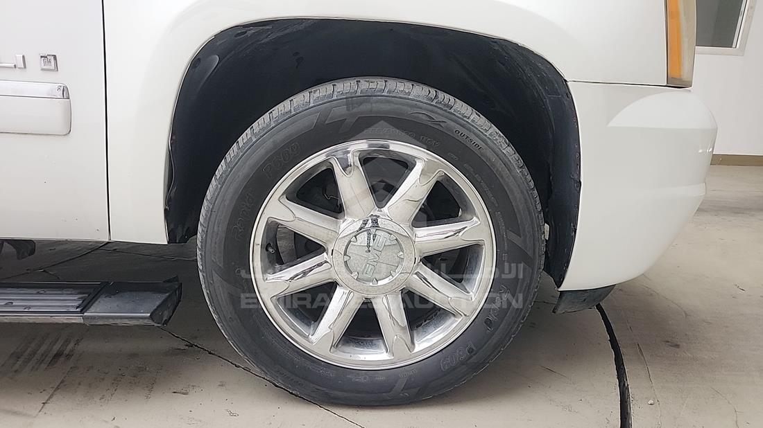 2009 GMC Yukon — Front Right Tyre — Photo 34