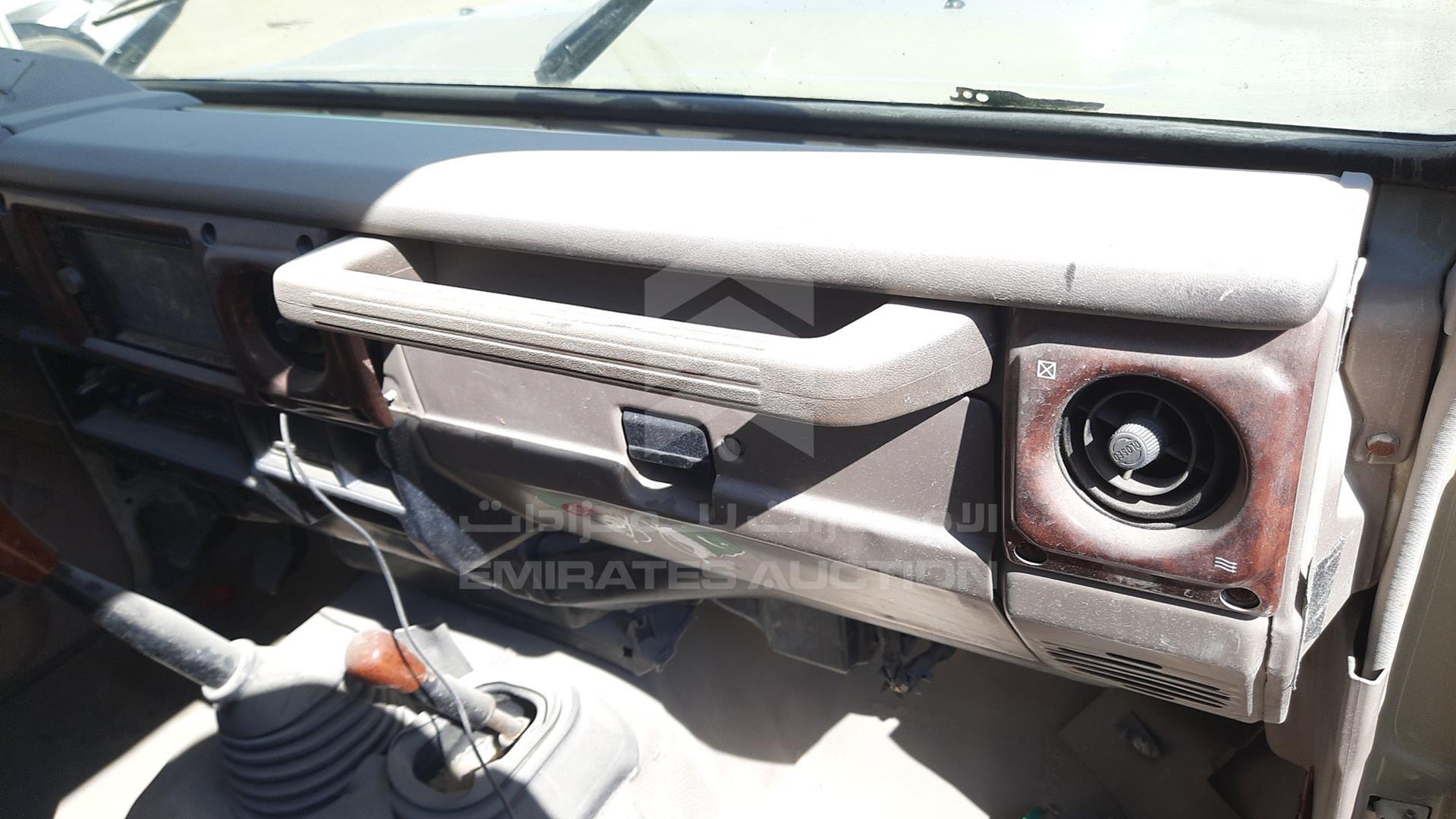 2009 TOYOTA LAND CRUISER VIN: JTFLJ73J896051562