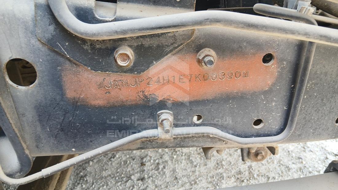 2014 Isuzu NMR — VIN on Frame — Photo 3