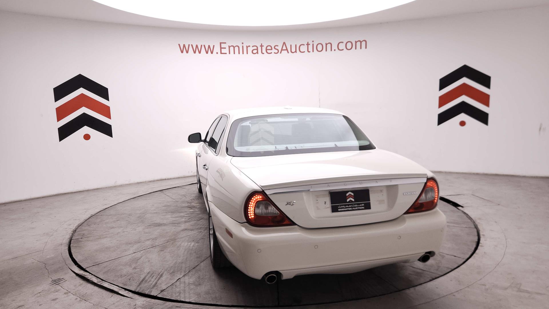 2008 JAGUAR X J 8 VIN: SAJAA89F58SH25430