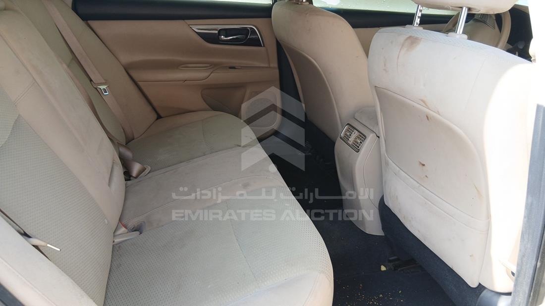 نيسان التيما 2016 — زاوية الراكب الخلفي اليمنى — صورة 21