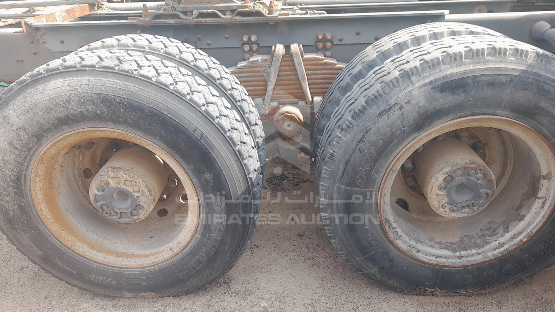 2002 SCANIA --- VIN: YS2P6X40021278963