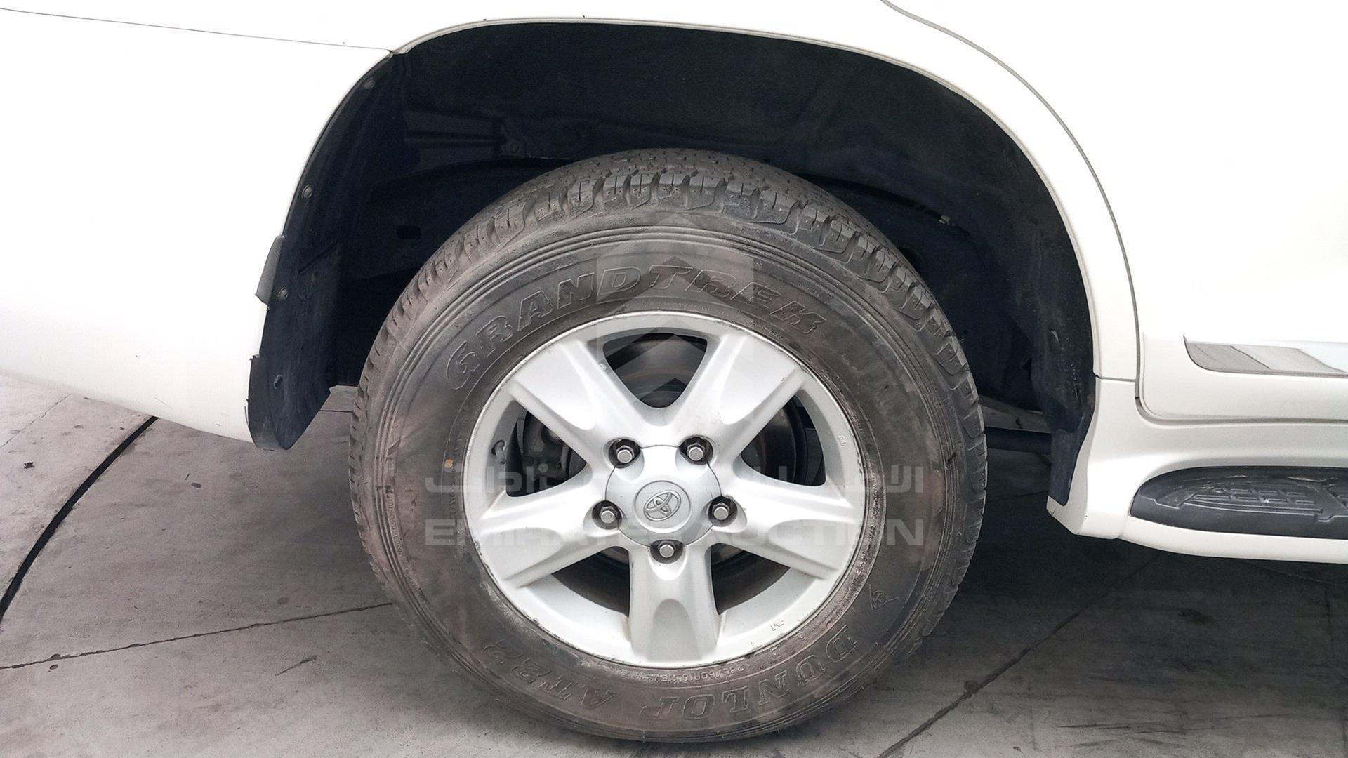 2010 TOYOTA LAND CRUISER VIN: JTMHT05JXA4032928