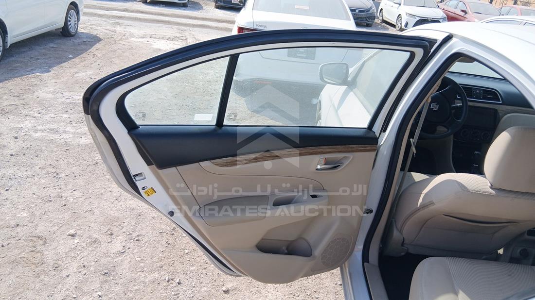 سوزوكي سياز 2023 — الباب الخلفي الأيسر — صورة 19