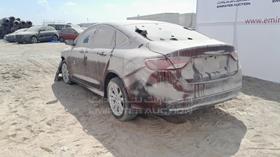 2015 Chrysler 200 — Rear Left Angle — Photo 6 — Thumbnail