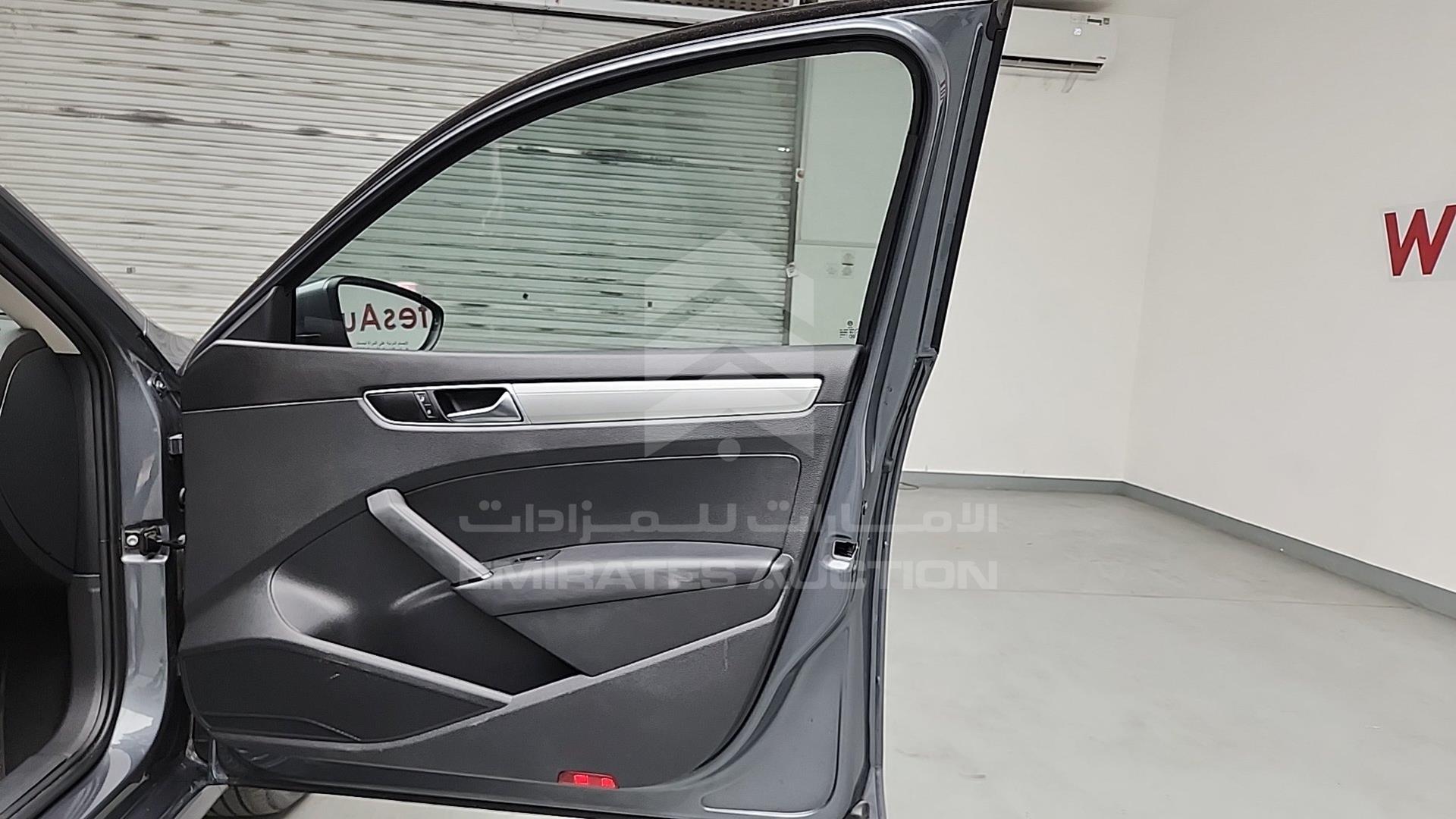 2018 VOLKSWAGEN PASSAT VIN: WVWAR7A32JC040107