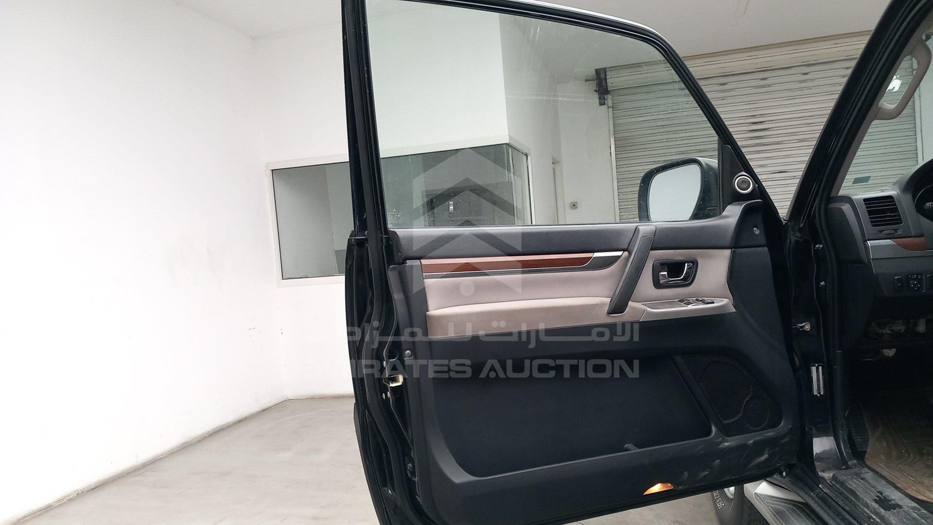 2009 MITSUBISHI PAJERO VIN: JMYMRV83W9J707496