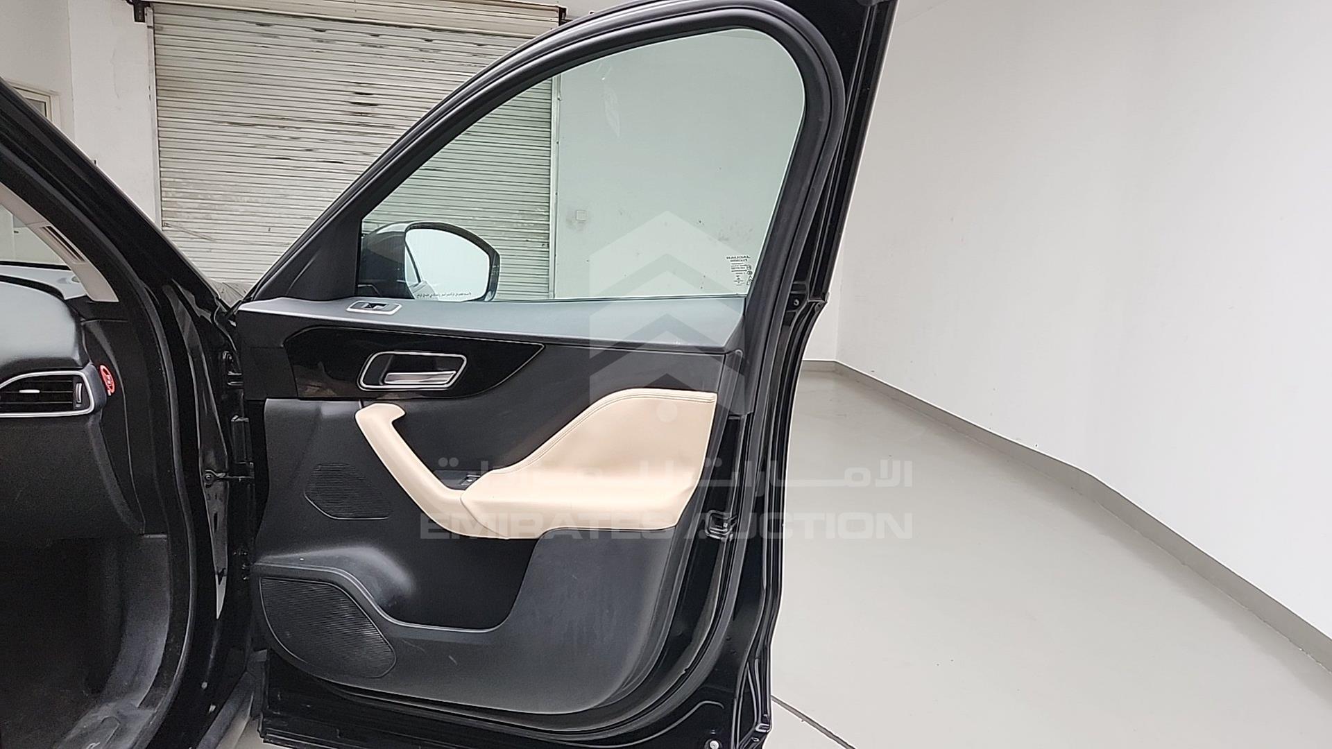 2017 JAGUAR F-PACE VIN: SADCA2BV1HA055730