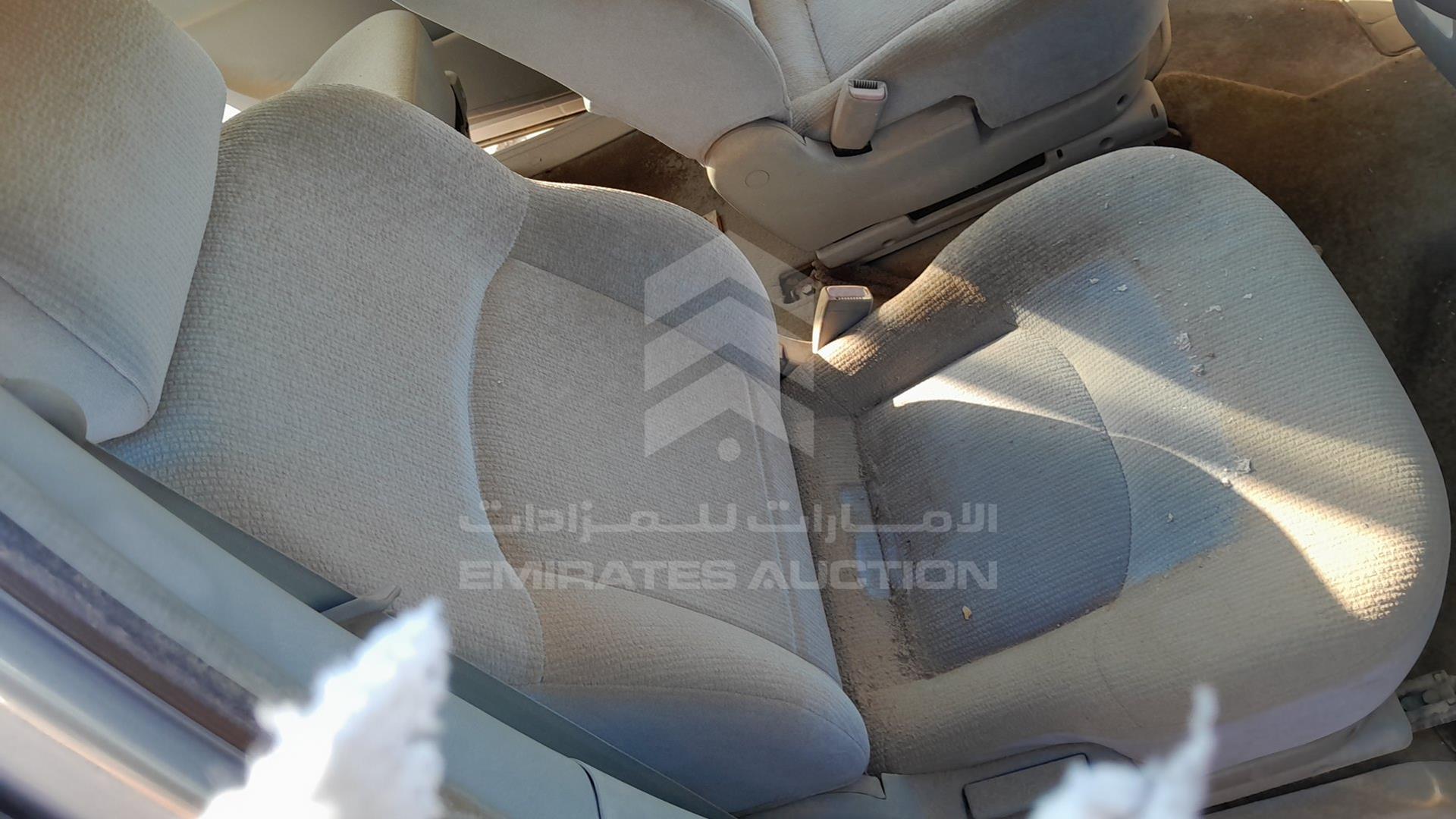 2006 HYUNDAI TRAJET VIN: KMHMG81C56U289569