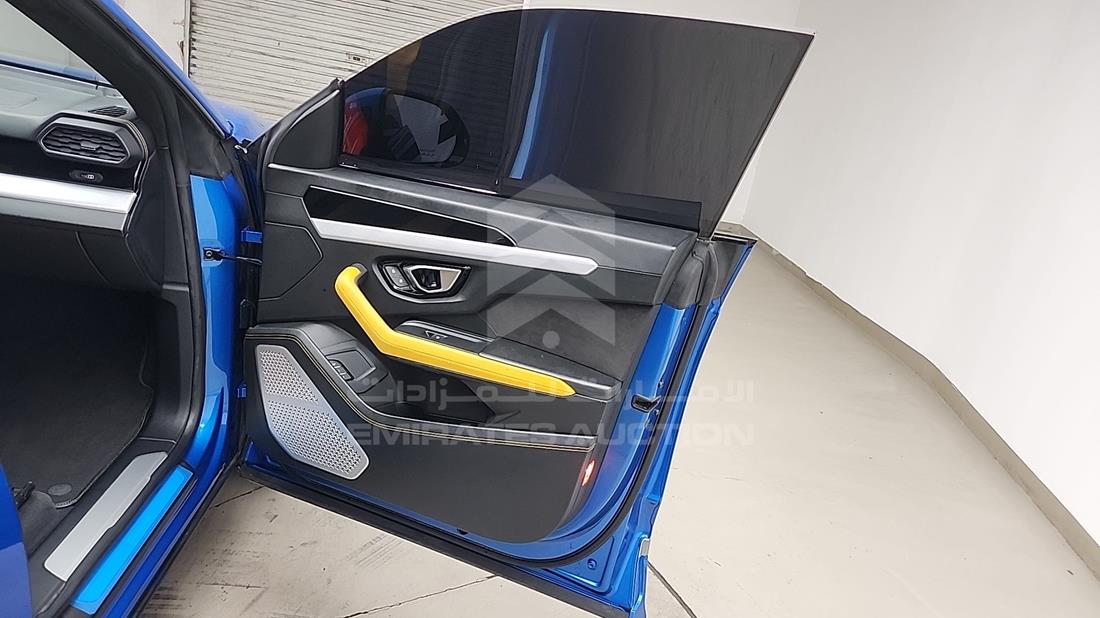 2021 Lamborghini Urus — Front Right Door — Photo 33