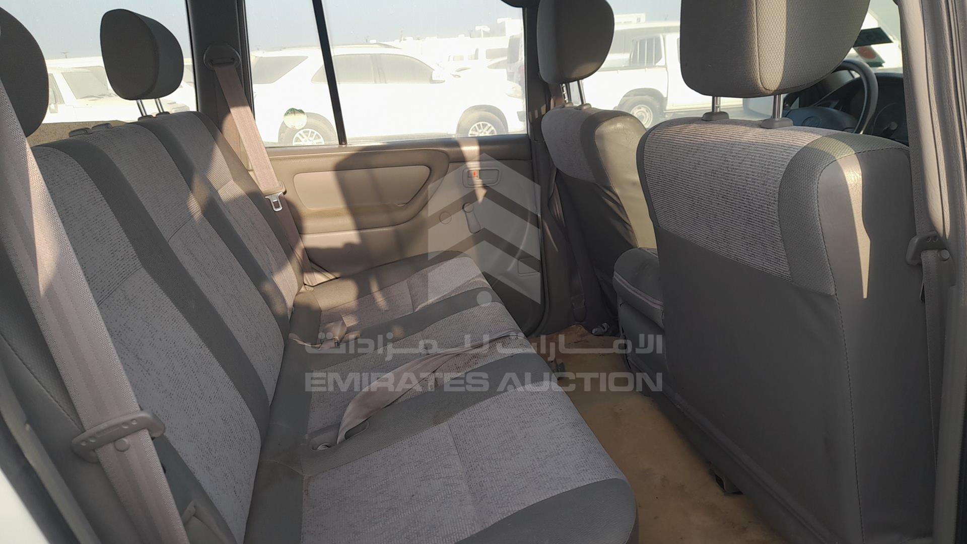 2007 TOYOTA LAND CRUISER VIN: JTGHJ01J273011004