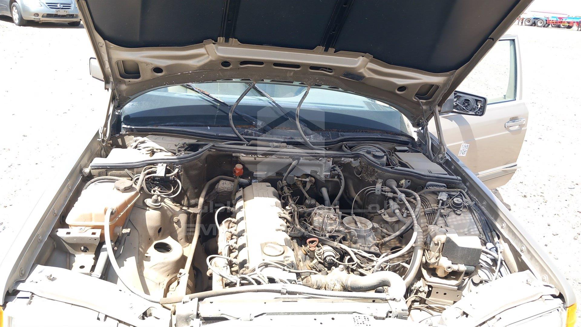 1989 MERCEDES SE 300 VIN: WDBCA24D2KA489158