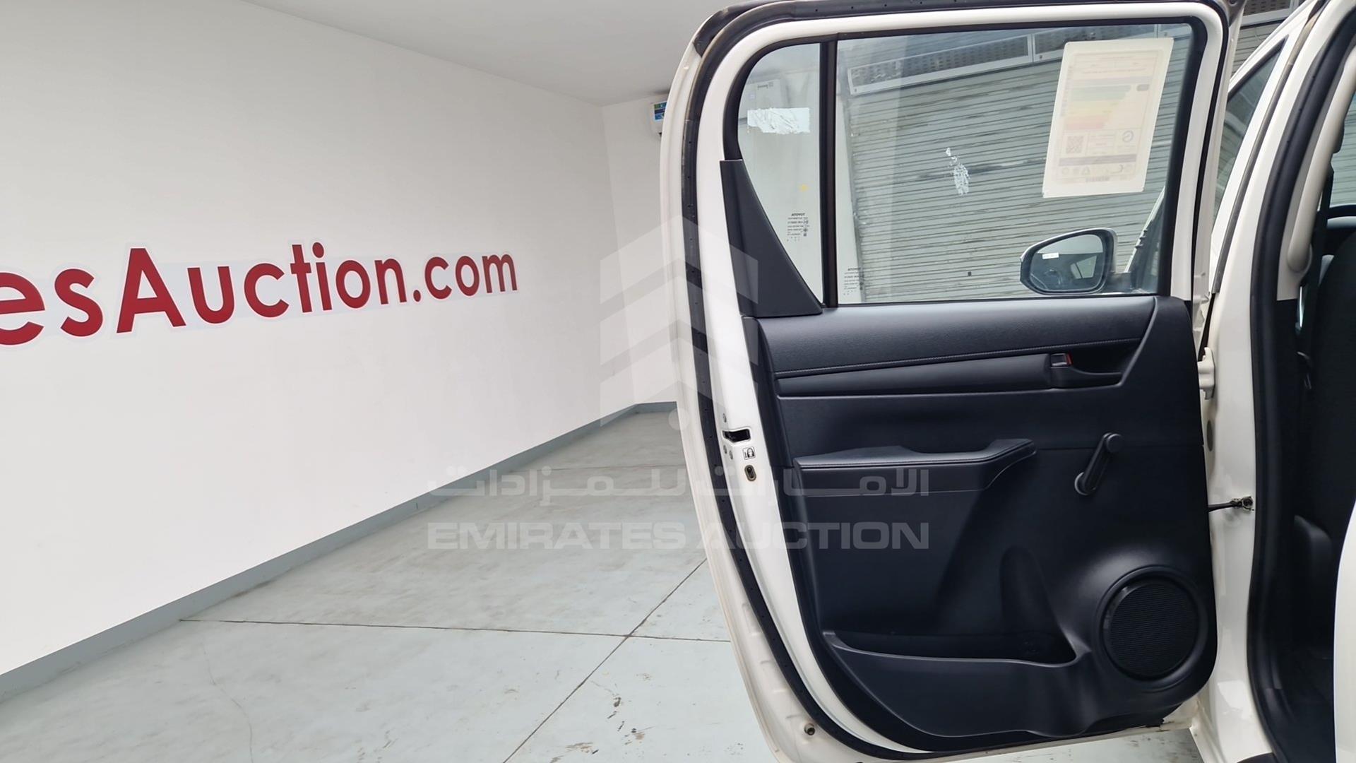 2018 TOYOTA HILUX VIN: MR0DB8CD8J0174166