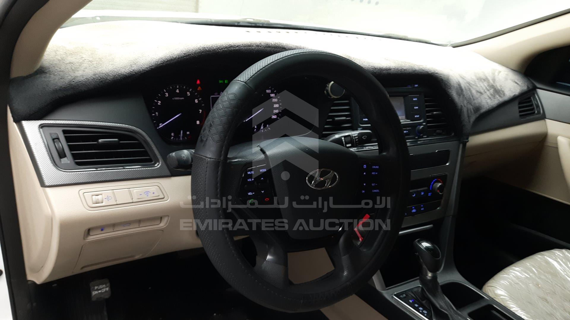 2016 HYUNDAI SONATA VIN: KMHE241G1GA122482