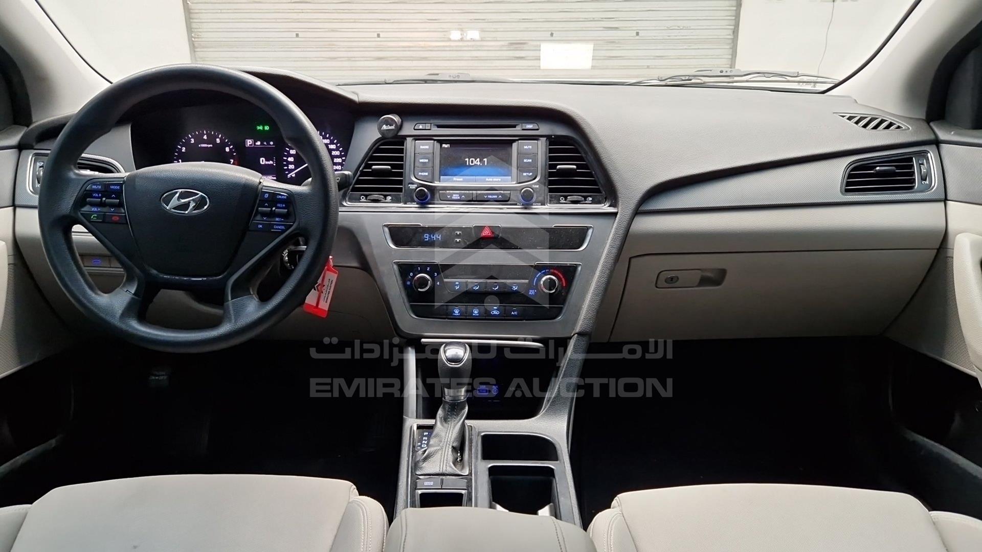 2016 HYUNDAI SONATA VIN: KMHE241G9GA207828