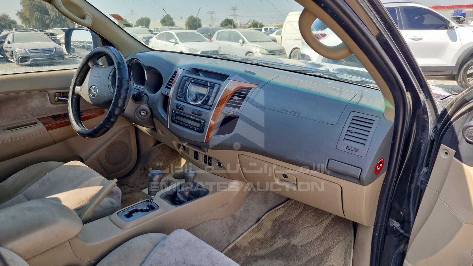 2011 TOYOTA FORTUNER VIN: MHFYU59G2B7015165