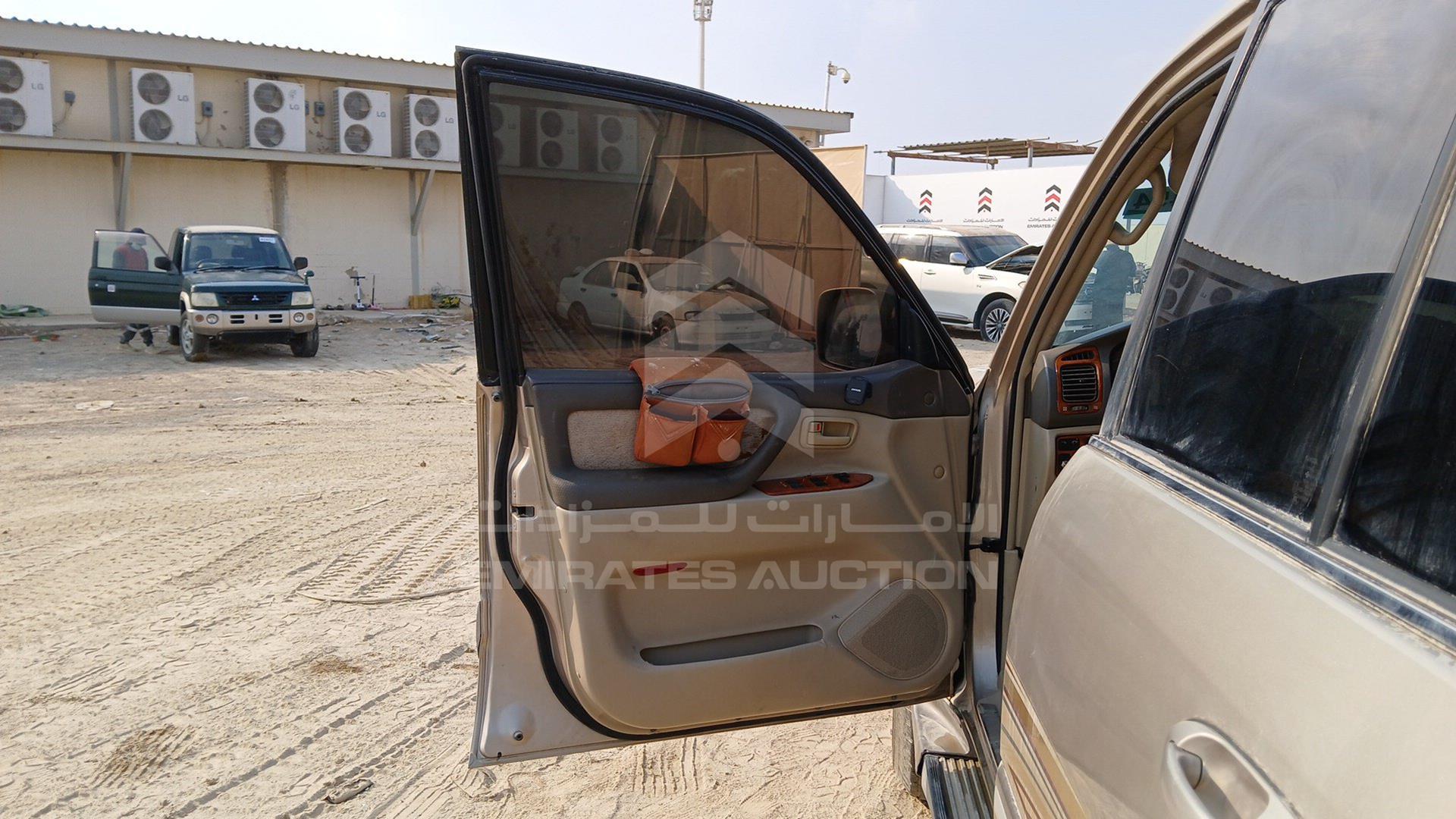 2005 TOYOTA LAND CRUISER VIN: JTEHJ09J455111569