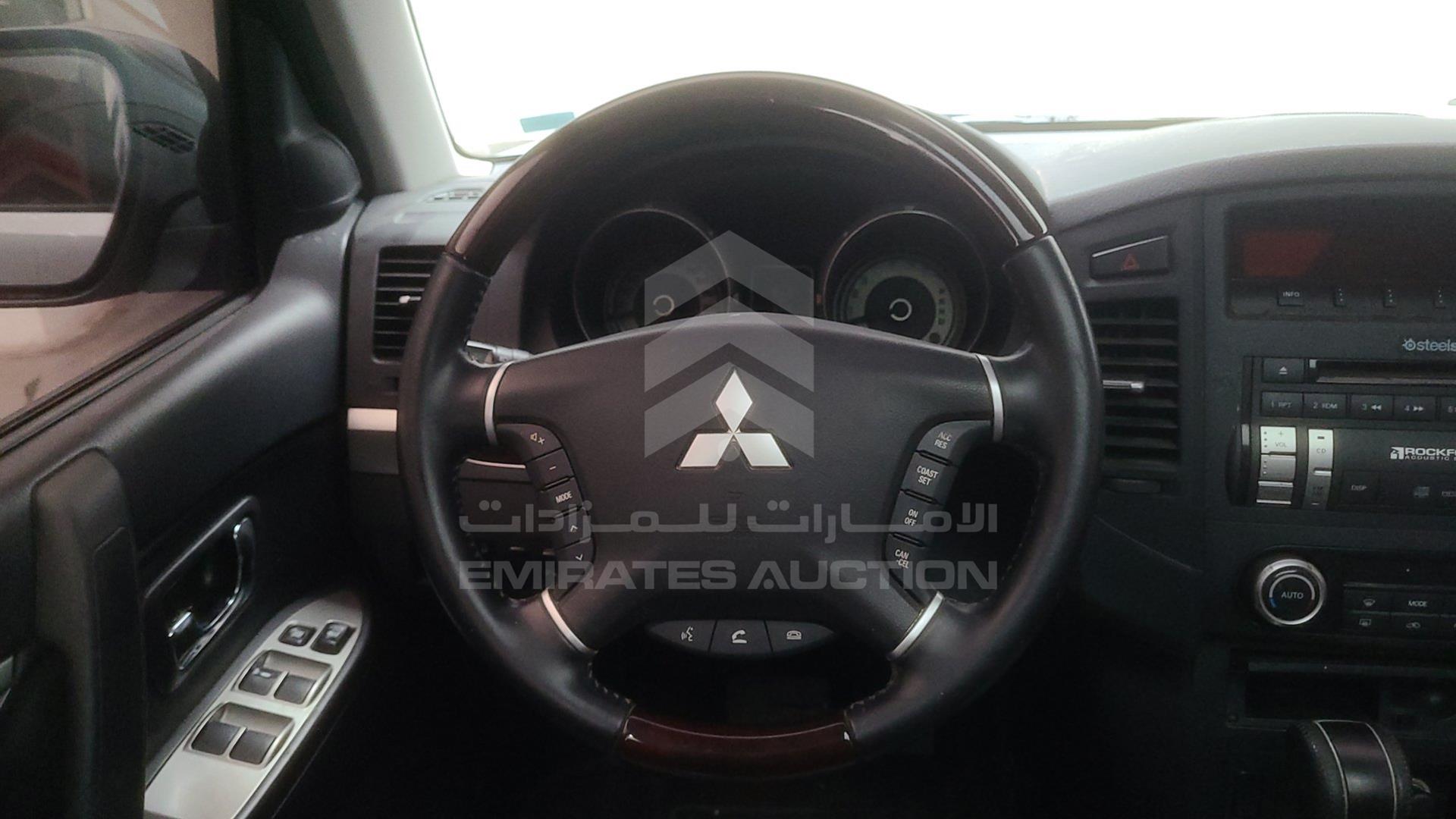 2011 MITSUBISHI PAJERO VIN: JMYLRV95WBJ704959