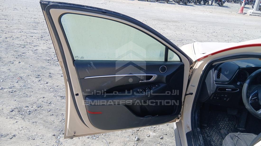 هيونداي سوناتا هجينة 2021 — الباب الأمامي الأيسر — صورة 11