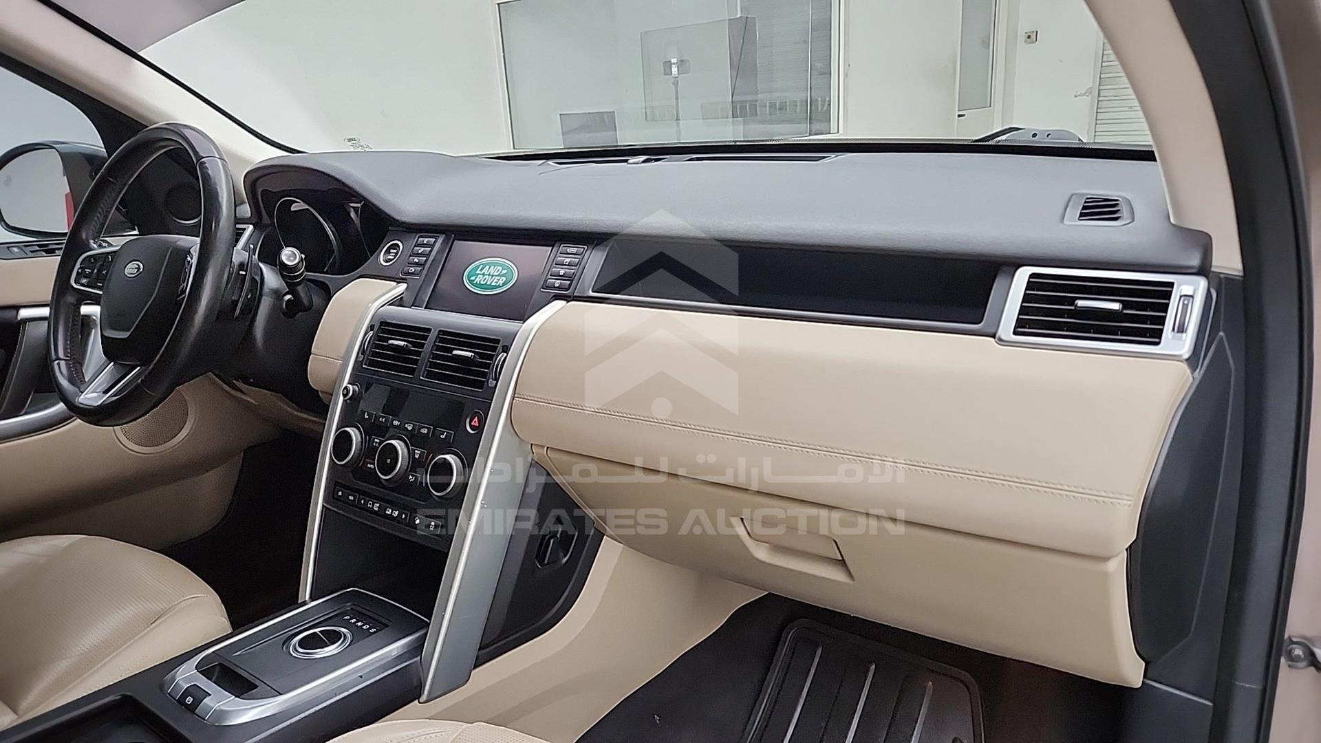 2017 LAND ROVER DISCOVERY VIN: SALCR2BG8HH661807