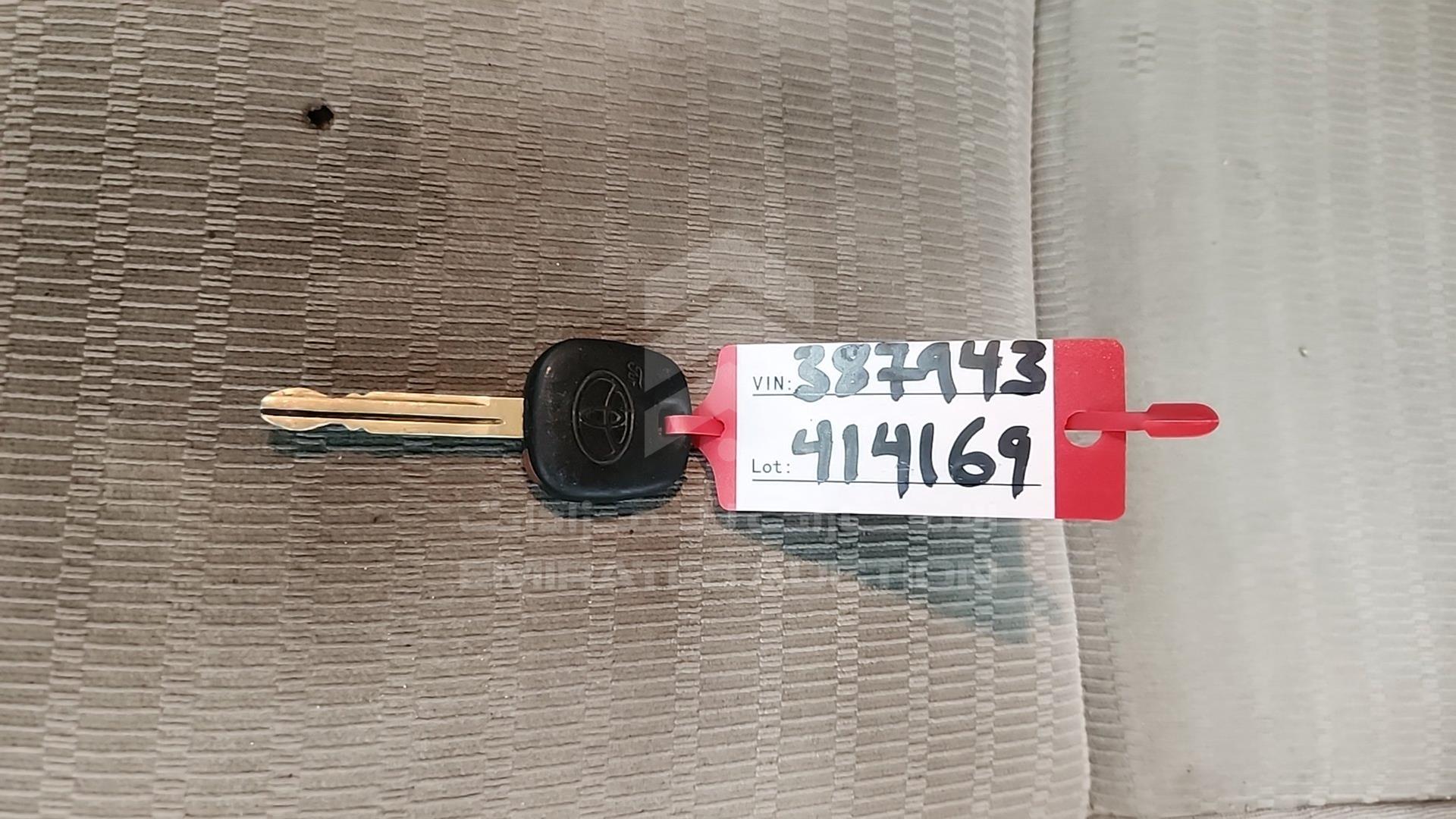 2005 TOYOTA CAMRY VIN: 4T1BE32K55U387943