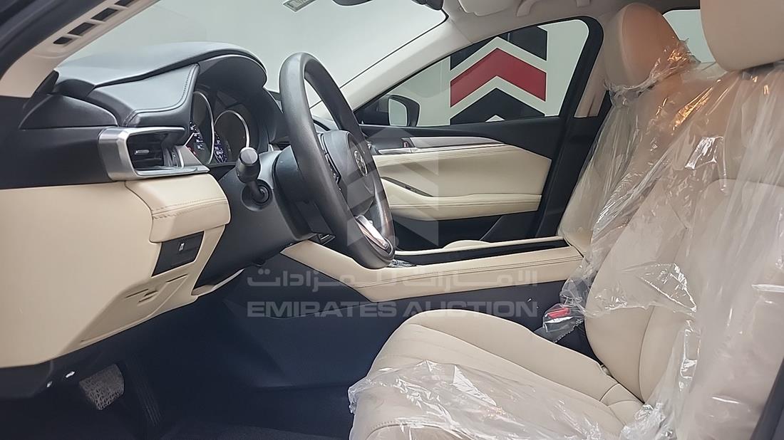 مازدا 6 2021 — زاوية السائق الأمامية اليسرى — صورة 14