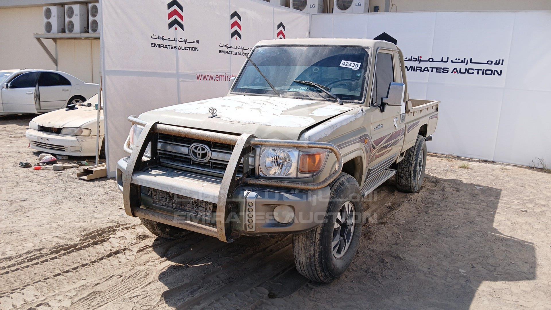 2015 TOYOTA LAND CRUISER VIN: JTFLU73J1F7019579
