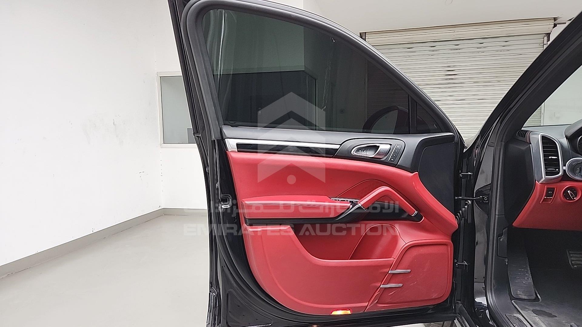 2016 PORSCHE CAYENNE VIN: WP1ZZZ92ZGLA05582