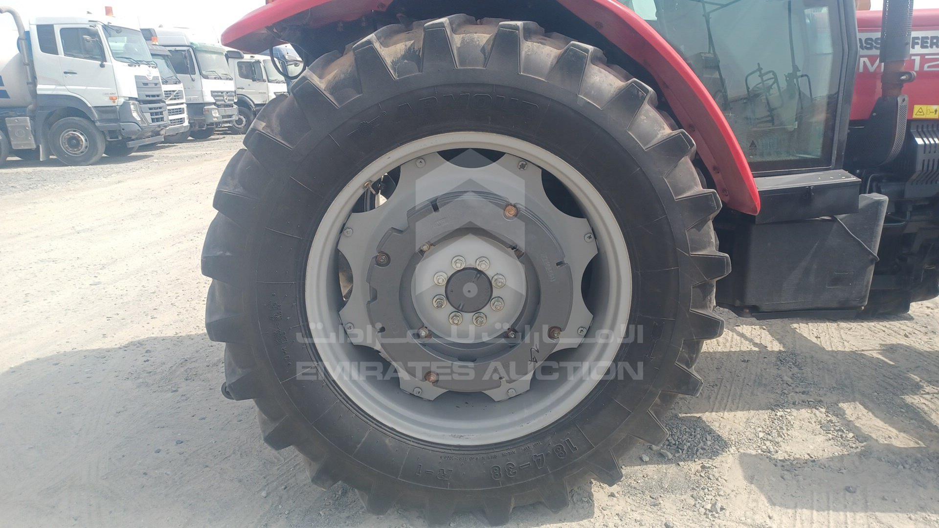 2018 MASSEY FERGUSON --- VIN: AGCM1204AF5231007
