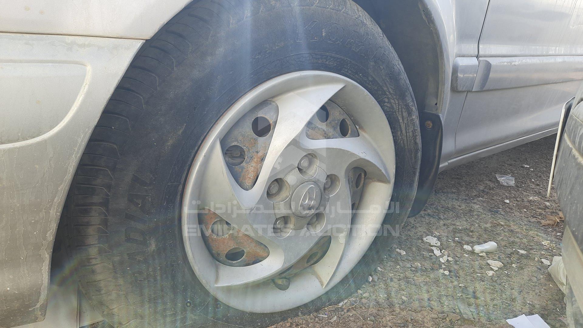 2005 HYUNDAI TRAJET VIN: KMHMG81C45U250356