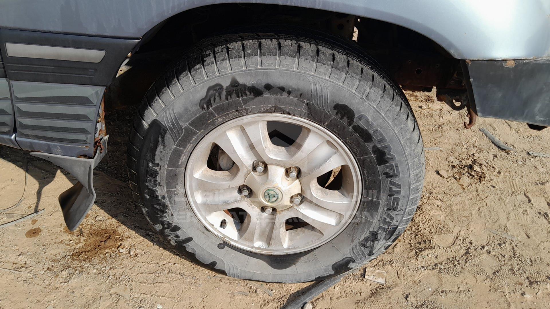 2005 TOYOTA LAND CRUISER VIN: JTEHT05J552074064