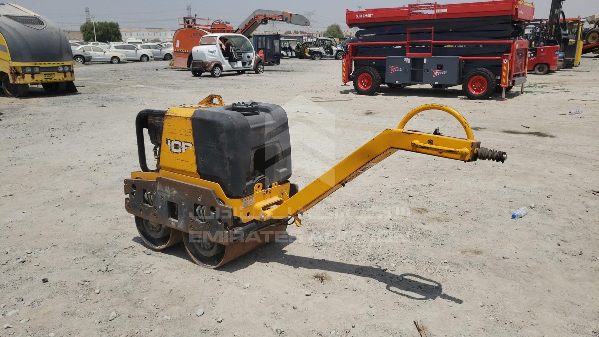 0 JCB --- VIN: GATVD070V02703695
