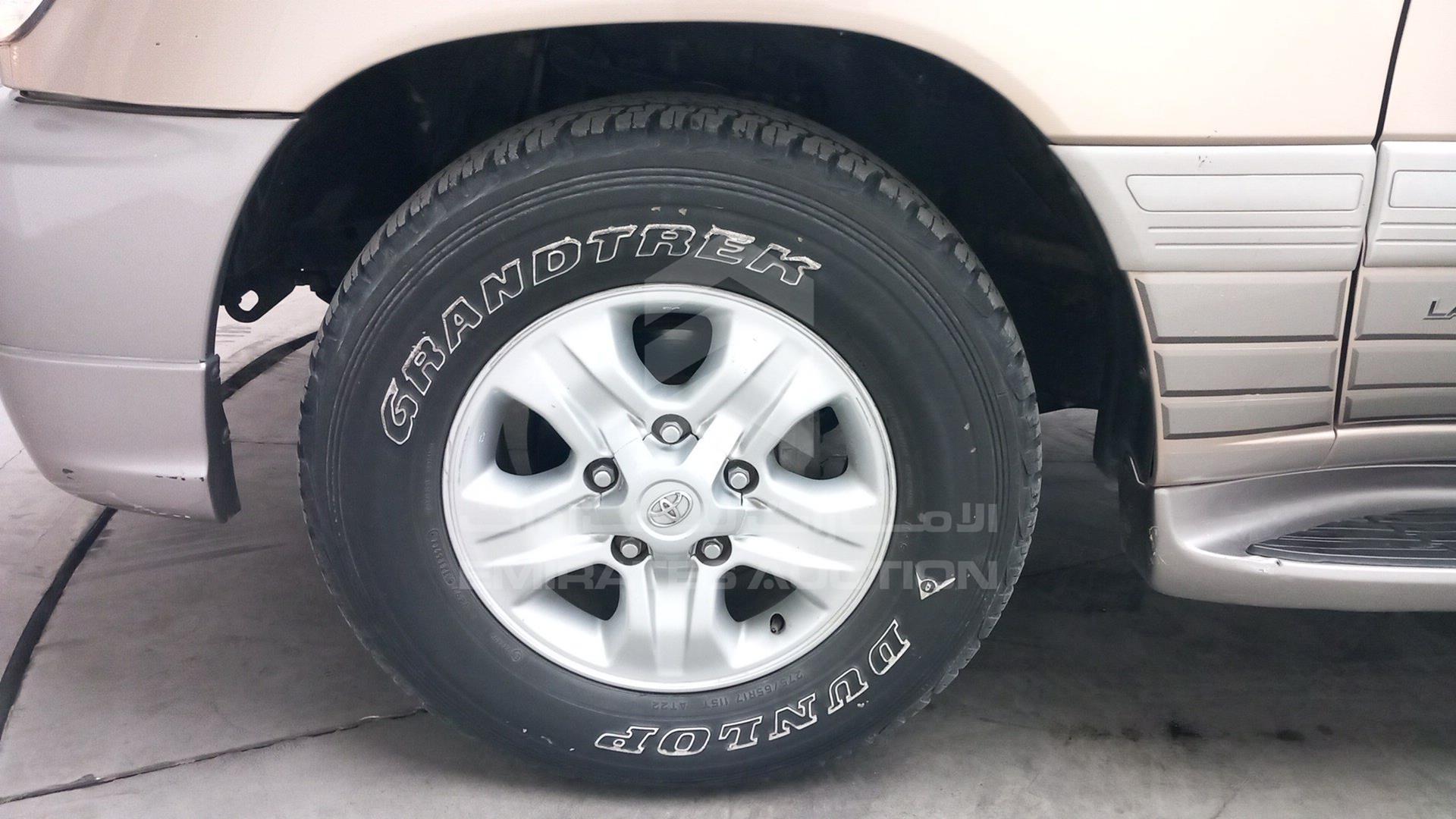 2006 TOYOTA LAND CRUISER VIN: JTEHT05J762085164
