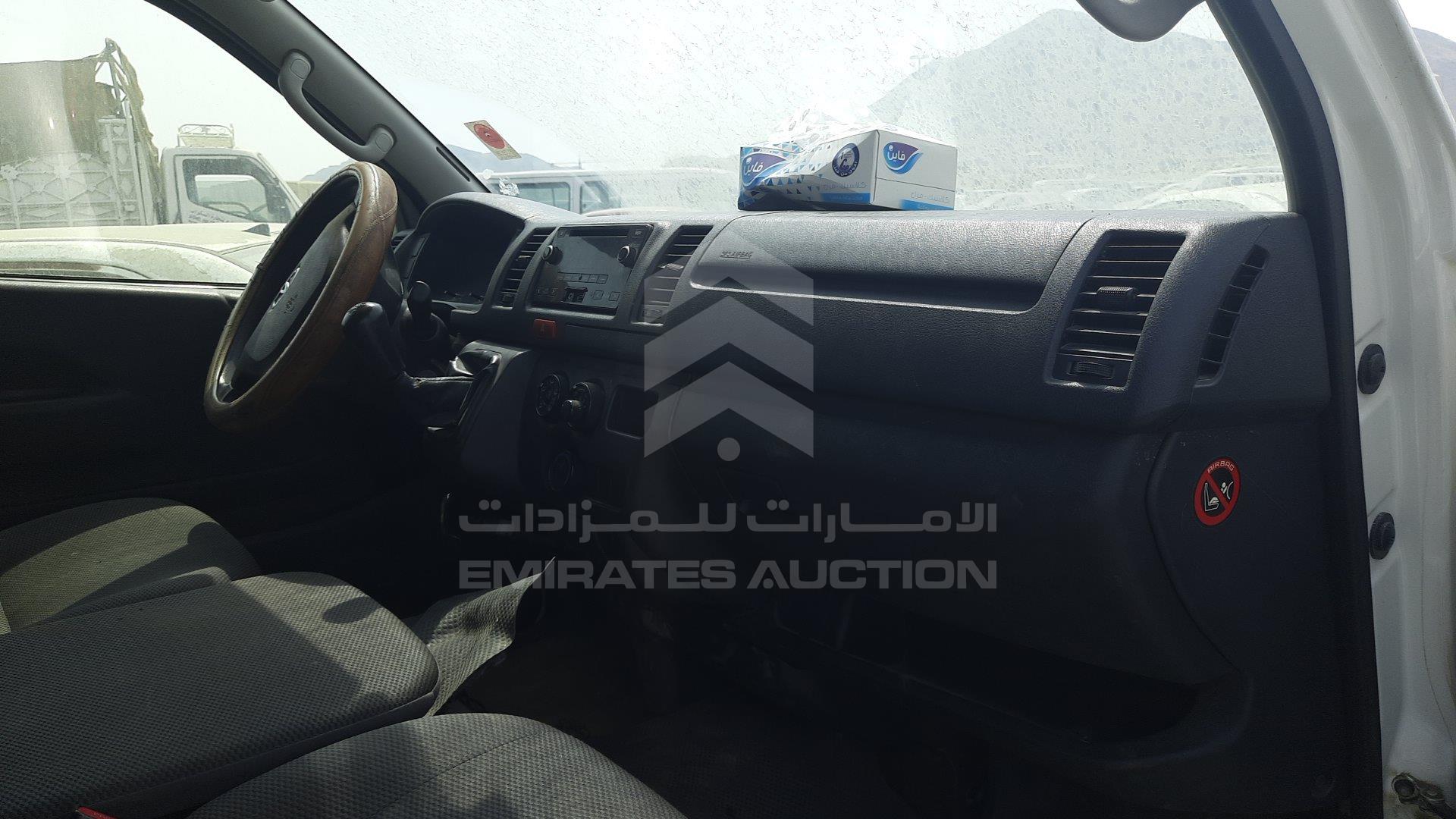 JTFHX02P7F0100427 - 2015 Toyota Hiace - #394257