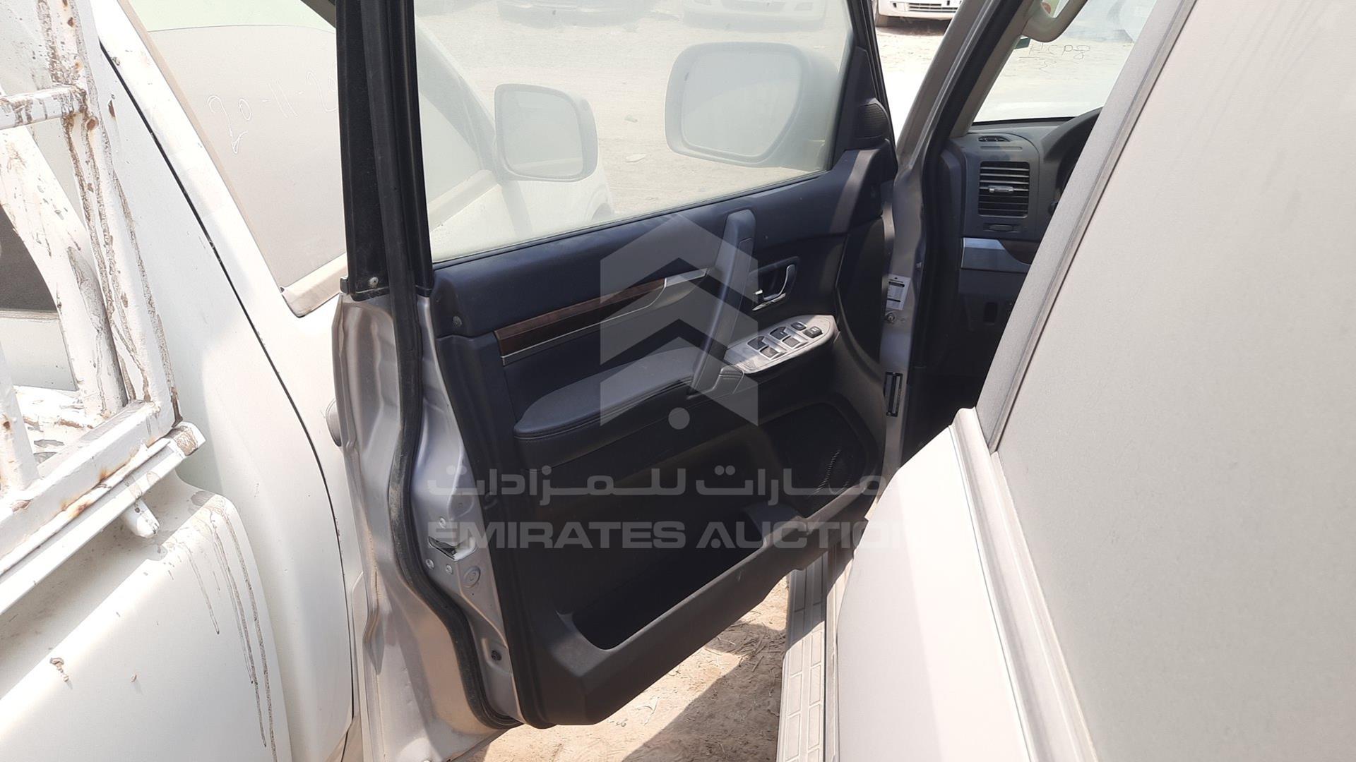 2013 MITSUBISHI PAJERO VIN: JMYLRV95WDJ708321