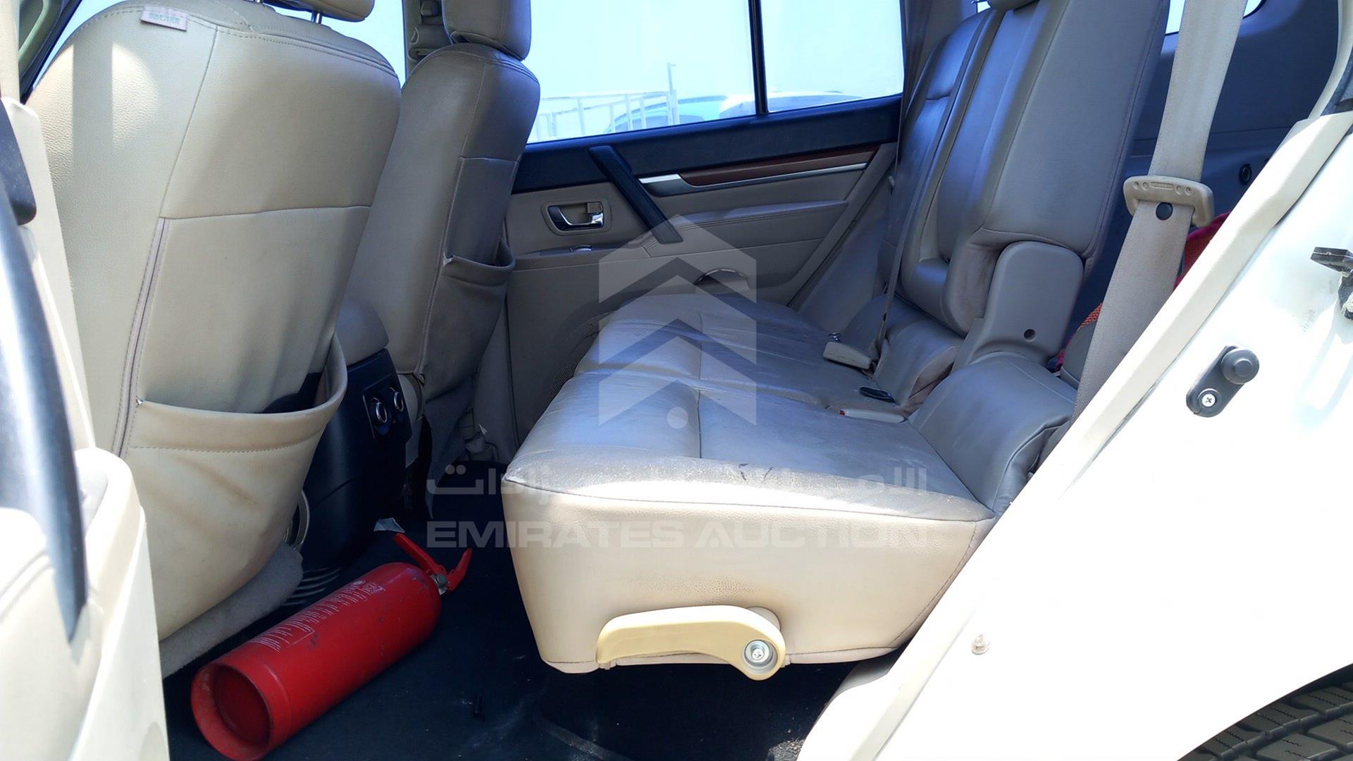2008 MITSUBISHI PAJERO VIN: JMYLRV93W8J724284