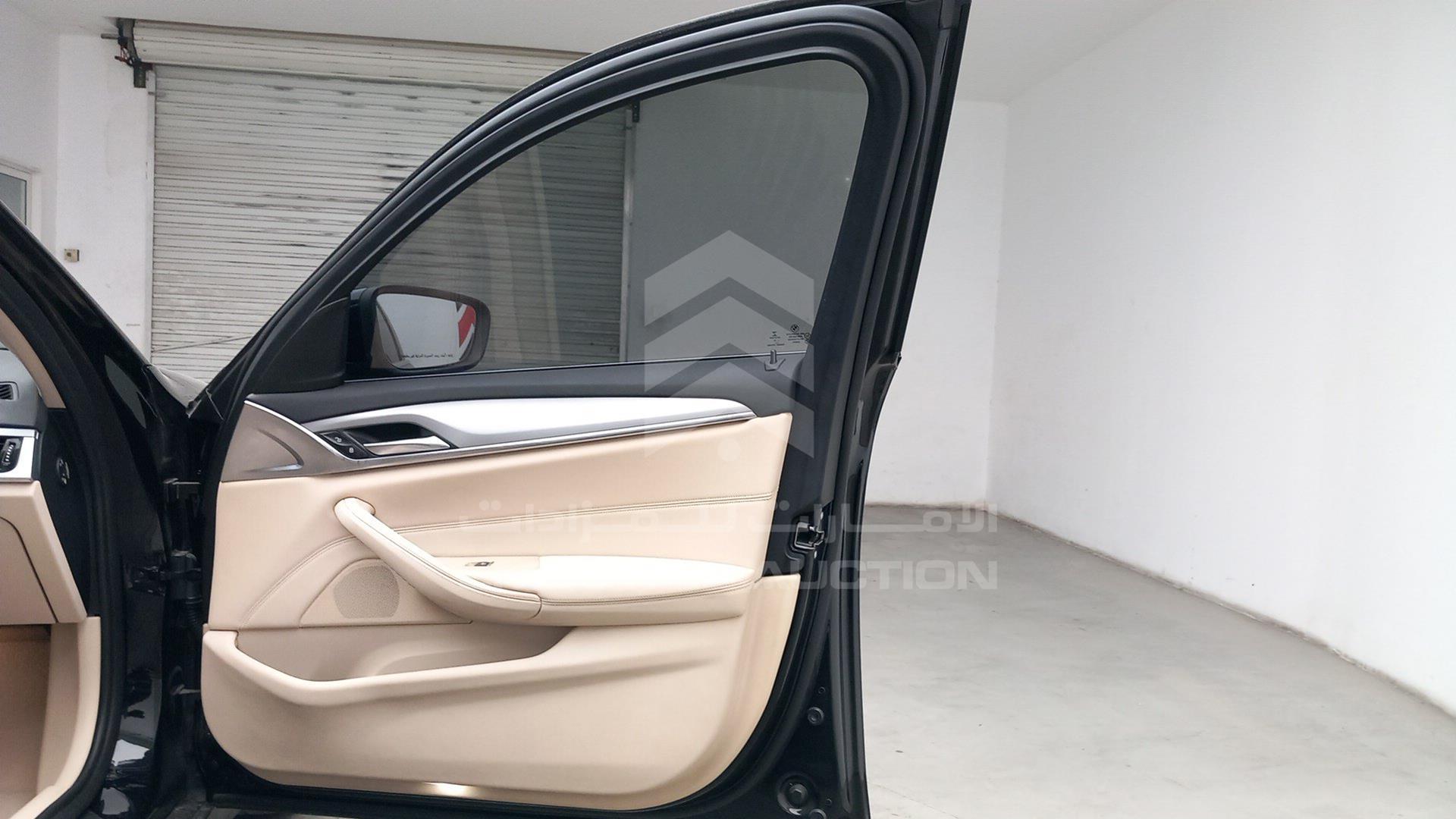 2019 BMW 520 VIN: WBAJA1A07KWW09864