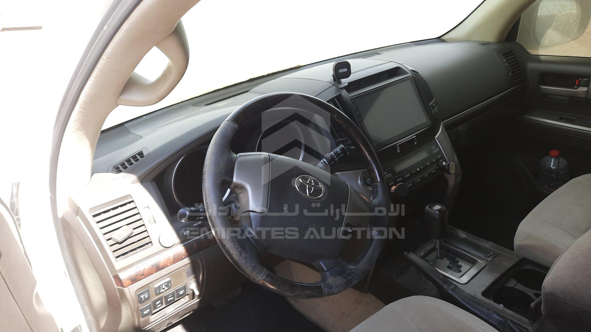 2008 TOYOTA LAND CRUISER VIN: JTMHT05J984014687