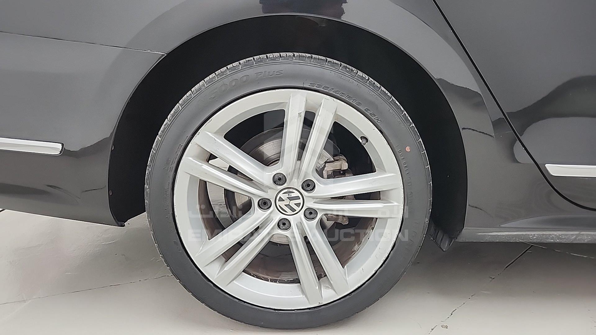 2015 VOLKSWAGEN PASSAT VIN: WVWCR7A38FC001182
