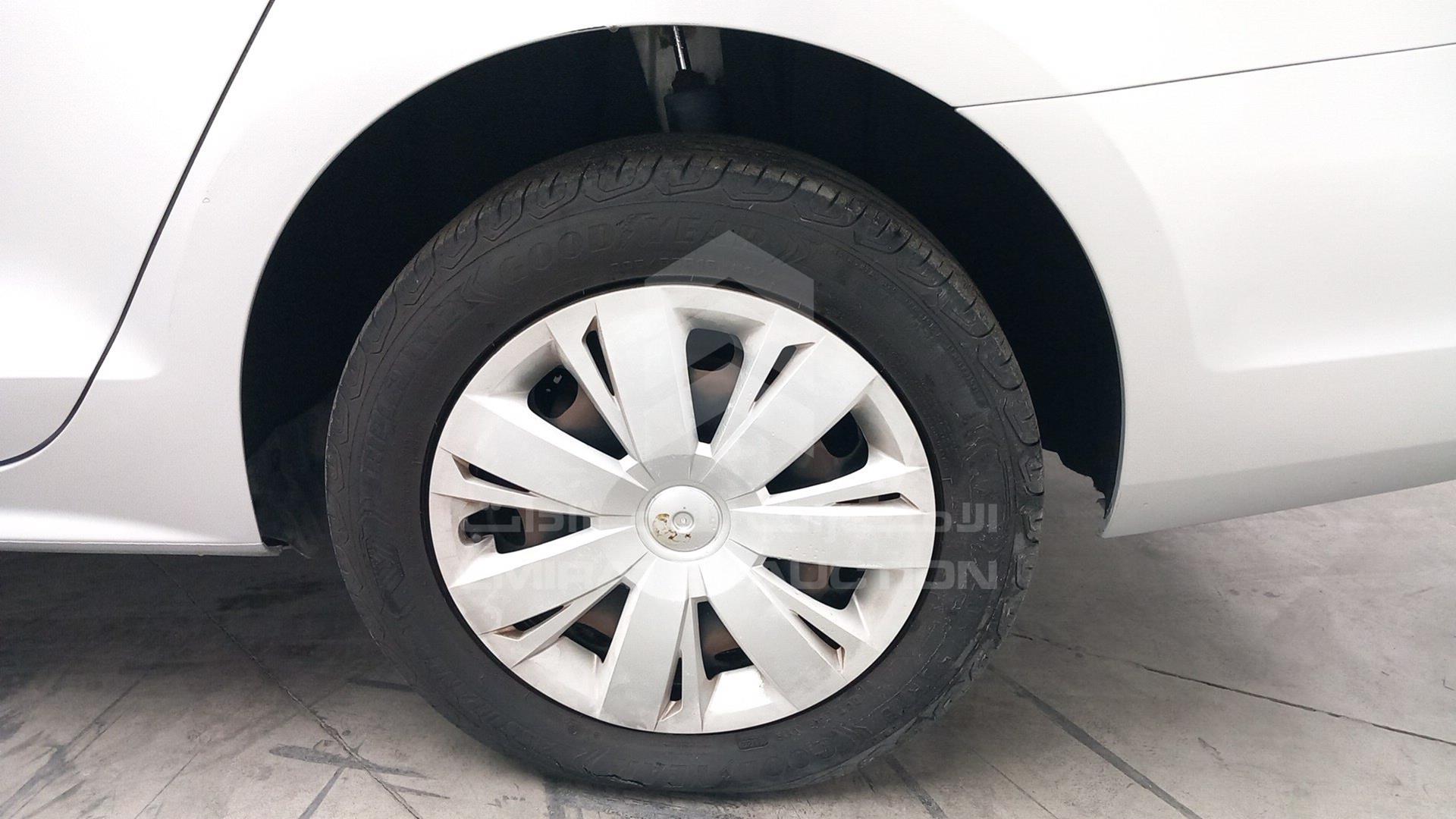 2015 VOLKSWAGEN JETTA VIN: WVWRV1AJXFM200925