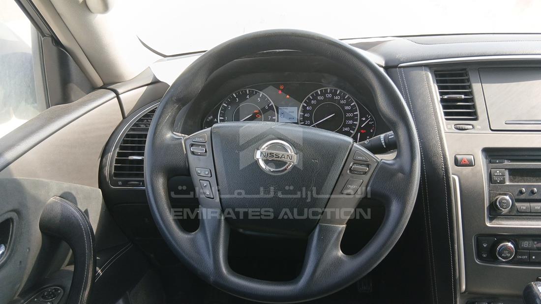 نيسان باترول 2019 — التحكمات في عجلة القيادة — صورة 14