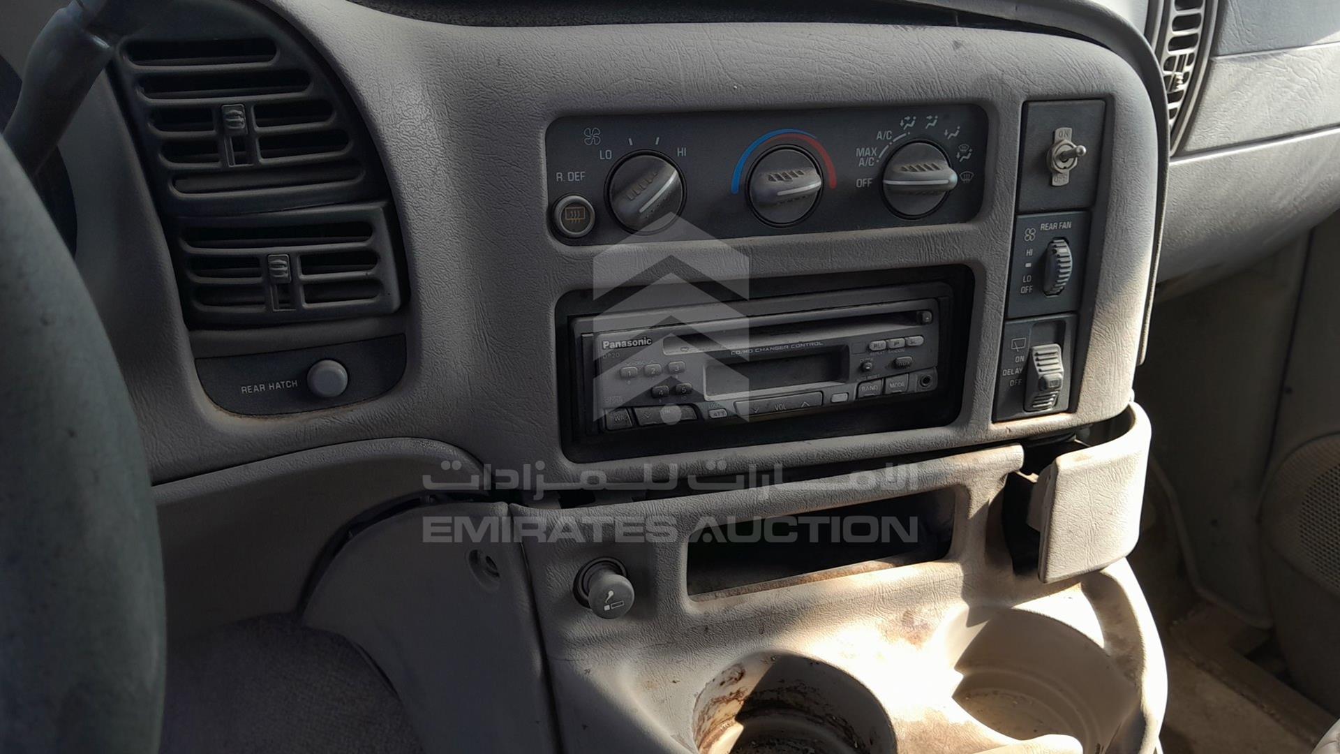 0 CHEVROLET --- VIN: 1GNDM19W2VB155333