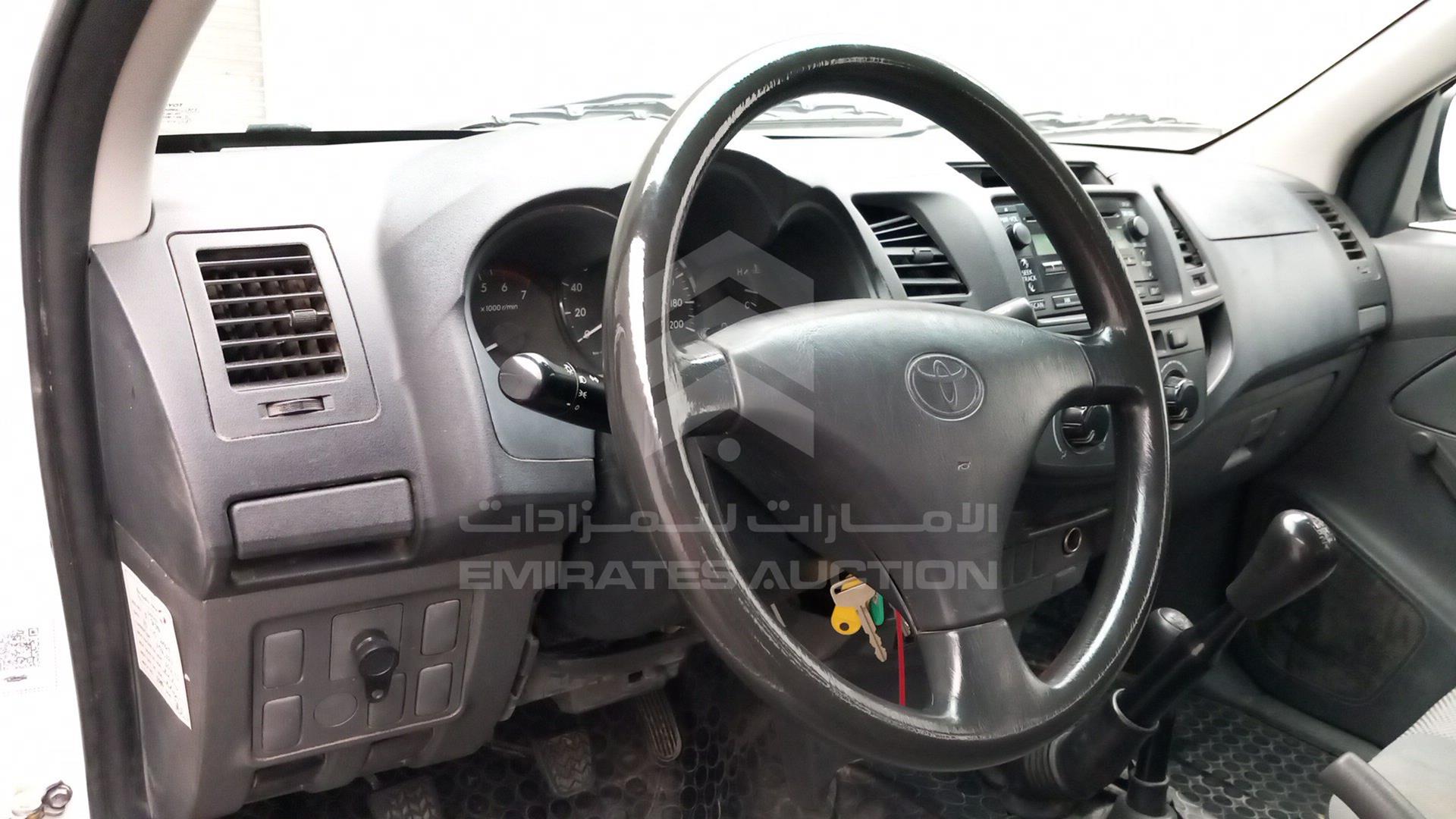 2013 TOYOTA HILUX VIN: MR0FX22G8D1360307