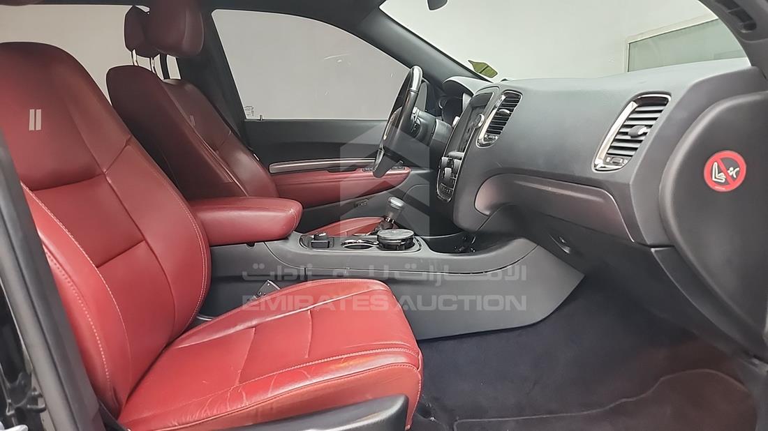 دودج دورانجو 2019 — زاوية الراكب الأمامي للمقعد — صورة 30